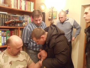 Фото: Активіст полтавського майдану Ворона поділився враженнями  від носіння електронного браслету  (фото)