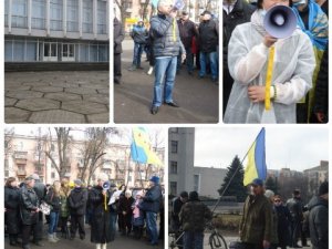 Полтавський майдан після звільнення облради. Фото