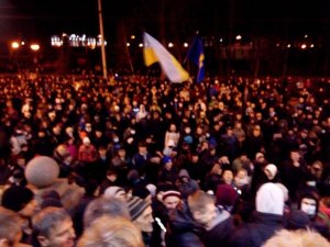 Фото: Євромайдан увійшов до міської ради Полтави