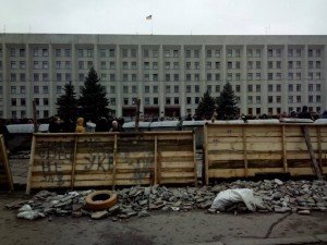 Фото: Полтавські майданівці поговорили про пам’ятник Леніну і рушили на панахиду за загиблими в столиці