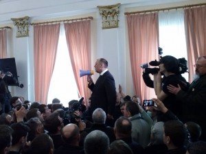 Фото: Мер Полтави збирається  звернутись до міліції та ветувати рішення позачергової скандальної сесії