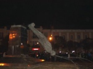 Роман Чабановський розповів про подальшу долю поваленого пам’ятника Леніну в Полтаві