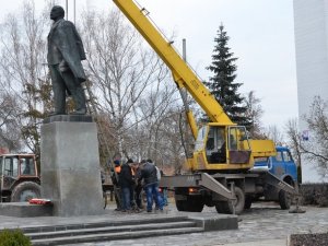 У Зінькові демонтували пам'ятник Леніну (+ оновлена карта ленінопаду на Полтавщині)