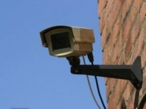 Фото: На вулиці Леніна у Полтаві викрали камеру відеоспостереження одного із банків