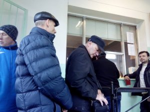 Фото: Полтавці масово йдуть у військкомат і записуються в добровольці