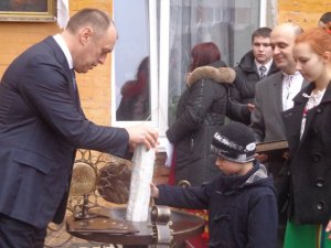 Фото: У полтавській школі заклали капсулу поколінь нащадкам Шевченка