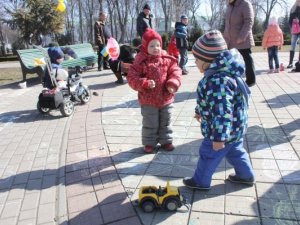 Фото: 8 Березня у Полтаві провели акцію "Жінки і діти за мир". Фото (оновлено)