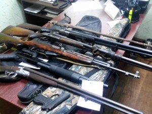 Фото: Полтавці здали 54 одиниць нелегальної зброї