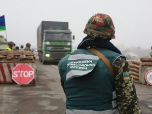 Фото: Українські прикордонники посилили контроль громадян з Криму