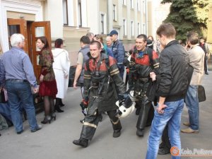 Фото: Працівники театру намагалися гасити пожежу вогнегасниками