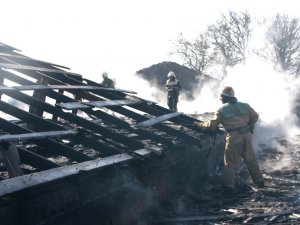 Фото: Відео. В Машівському районі гасили пожежу в магазині