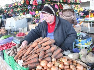 Фото: У Полтаві дорогі огірки та молода капуста, а м’ясо не дорожчає: ціни на продукти