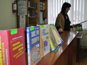 Фото: Полтавських школярів учили захищати  права споживачів