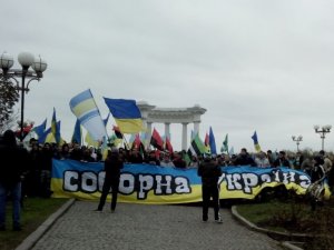 Відео. У Полтаві футбольні фанати пройшли маршем єдності