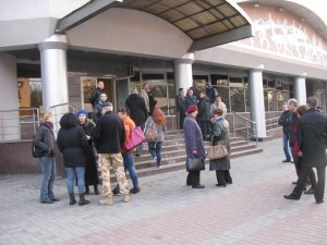 Фото: Полтавці вимагають покарати харківських правоохоронців та повернути додому місцеву міліцію