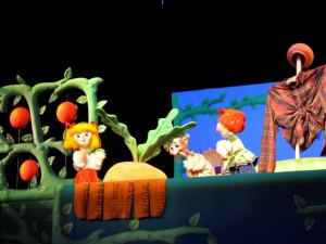 Новий погляд на казку про "Ріпку" показали у Полтавському театрі ляльок