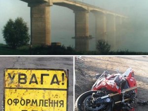 Фото: ДТП на Полтавщині: житель Гадяча злетів з мотоцикла біля мосту над річкою (+карта)