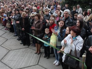 Фото: У своє 35-ліття хор «Калина» присвятив концерт на вулиці Шевченку та Героям «Небесної сотні»