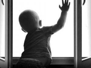 Фото: Світлана Рибалко. Маленькі діти випадають із вікон!