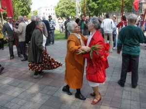 Мітинг комуністів в Полтаві у фотомиттєвостях