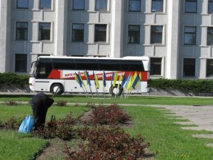 Фото: Концерт Порошенка у Полтаві: клумби не постраждають