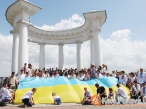 Фото: Полтава разом з Лондоном і Торонто приєднається до Мегамаршу у вишиванках