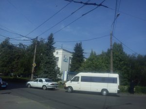 Фото: ДТП у Полтаві: на Халтуріна не розминулись  мікроавтобус і легковик (фото)
