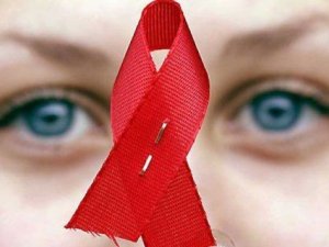 Фото: Дівчина-підліток, хвора на ВІЛ, розповіла про свій статус