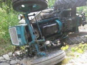 Фото: На Полтавщині перекинувся трактор: водій у тяжкому стані