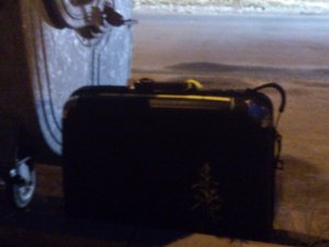 Через стару валізу у Полтаві до сміттєбаків приїхала купа міліції (фото)