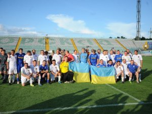 Ветерани "Ворскли" та "Динамо" провели у Полтаві благодійний матч, присвячений дітям та миру