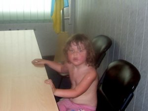 Фото: На Полтавщині знайшли роздягнуту 3-х річну дівчинку