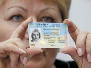 Фото: Українцям обіцяють біометричні паспорти вдвічі дешевше за нинішні закордонні