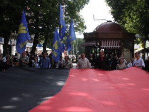 Полтавці урочистою ходою вшанували першого голову ОУН Коновальця