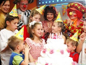 Фото: Як можна розважити дітей на святкуванні Дня народження