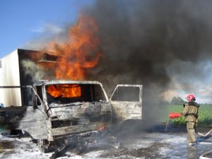 Фото: На Полтавщині під час руху згоріла вантажівка
