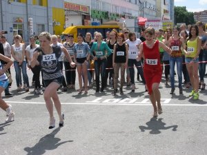 У Полтаві відбувся забіг на шпильках. Фото