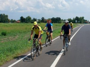 Фото: Велосипедисти із Полтави та Сум проїдуть назустріч 200 кілометрів