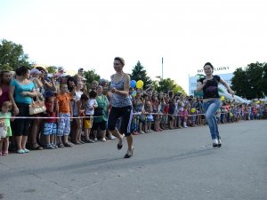 Фото: І в Лубнах бігали на шпильках