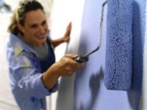 Фото: Як вивести плями з пофарбованих стін