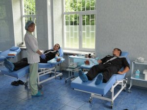 Фото: Тринадцять правоохоронців з Полтавщини здали кров для бійців АТО