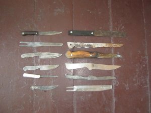 Фото: Під час обшуку в колонії на Полтавщині знайшли алкоголь, телефони і ножі