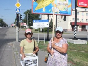 Фото: Полтавці фарбували міст у синьо-жовті кольори (фоторепортаж)