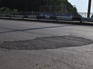 Фото: Рукоділля по-полтавськи: люди ремонтують дорогу власноруч і за свої гроші