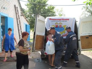 Фото: Полтавські рятувальники передали дітям-інвалідам зі Сходу іграшки та продукти