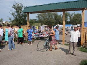 У Великих Сорочинцях люди обіцяють перекрити дорогу, якщо не скасують ярмарок