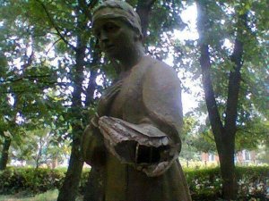 У Диканьці на Полтавщині розтрощили пам’ятники героям Миколи Гоголя