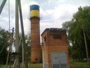 Фото: У Диканьці на Полтавщині патріотично пофарбували водонапірну вежу