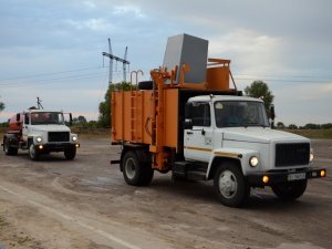 Фото: Селам Полтавщини передали нові автомобілі для вивезення відходів