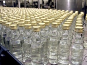Фото: У Полтаві знайшли 62 тисячі пляшок з незаконним алкоголем